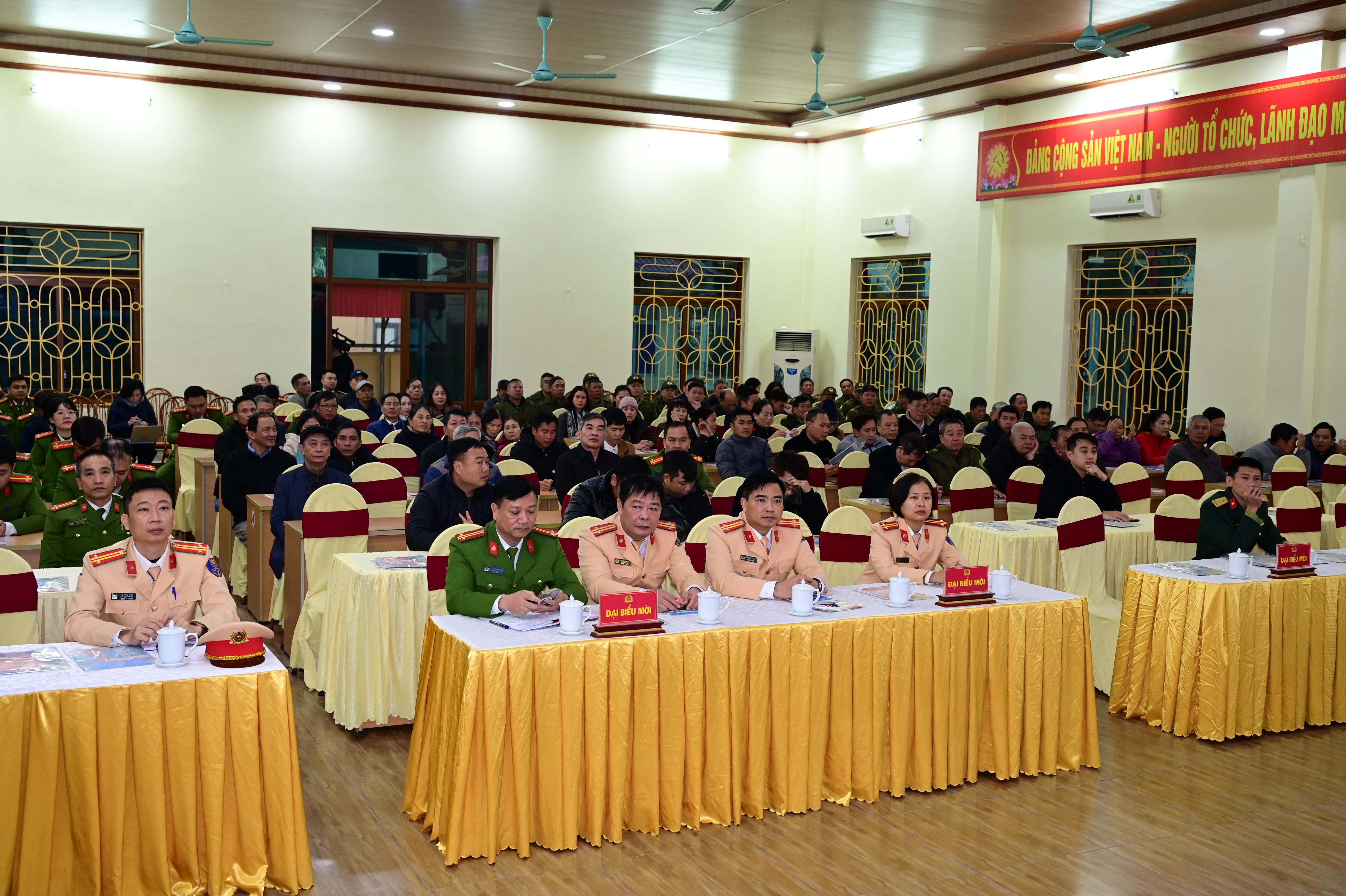 Tuyên truyền, phổ biến, giáo dục pháp luật về trật tự an toàn giao thông, phòng chống ma tuý, phòng chống tội phạm sử dụng công nghệ cao tại đặc khu Cát Hải (Hải Phòng)